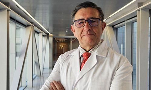 Imagen del Dr. Julio de Pablos, especialista del departamento de Cirugía Ortopédica y Traumatología.