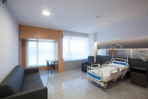 habitacion-hospitalizacion Imagen de una de las habitaciones de hospitalización de la nueva sede en Madrid de la Clínica Universidad de Navarra