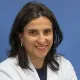 La imagen muestra a la Dra. Agnes Díaz Dorronsoro, especialista en Cardiología de la Clínica Universidad de Navarra. La Dra. Díaz se dedica preferencialmente a las técnicas diagnosticas en imagen cardiaca. Ecocardiografía de estrés y transesofágica. Estudio de la cardiopatía hipertensiva.