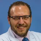 Dr. Nicolás Varela El Dr. Nicolás Varela es un reconocido especialista en Anestesiología y responsable del Área de Dolor en la Clínica Universidad de Navarra. Con una amplia experiencia en el manejo del dolor perioperatorio y en la administración de anestesia en pacientes de todas las edades y patologías, el Dr. Varela trabaja en equipo con otros especialistas en Anestesiología y con tecnología avanzada para garantizar la seguridad y el bienestar de nuestros pacientes durante todo el proceso quirúrgico.En la Clínica Universidad de Navarra, nos enfocamos en proporcionar un servicio personalizado y de alta calidad a aquellos que confían en nosotros para el manejo de su salud. Nuestros especialistas en Anestesiología tienen como objetivo principal controlar el dolor y la ansiedad de los pacientes durante los procedimientos quirúrgicos, así como garantizar que el paciente reciba una atención adecuada antes, durante y después de la cirugía.Si necesita más información sobre nuestros servicios de Anestesiología, no dude en ponerse en contacto con nosotros.