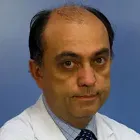 Dr. Ricardo Calderón Pelayo La imagen muestra al Dr. Ricardo Calderón Pelayo, un destacado especialista en Anestesiología en la Clínica Universidad de Navarra. El Dr. Calderón cuenta con una amplia experiencia en la administración de anestesia y en el control del dolor perioperatorio en pacientes de todas las edades y patologías.En la Clínica Universidad de Navarra, contamos con un equipo de anestesiólogos altamente capacitados y tecnología avanzada para garantizar la seguridad y el bienestar de nuestros pacientes durante todo el proceso quirúrgico. Nos enfocamos en proporcionar un servicio personalizado y de alta calidad a aquellos que confían en nosotros para el manejo de su salud.Si necesita más información sobre nuestros servicios de Anestesiología, no dude en ponerse en contacto con nosotros.