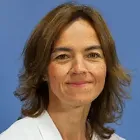Dra. María José Yepes Temiño La imagen muestra a la Dra. María José Yepes Temiño, una destacada especialista en Anestesiología en la Clínica Universidad de Navarra. La Dra. Yepes cuenta con una amplia experiencia en la administración de anestesia y en el control del dolor perioperatorio en pacientes de todas las edades y patologías.En la Clínica Universidad de Navarra, contamos con un equipo de anestesiólogos altamente capacitados y tecnología avanzada para garantizar la seguridad y el bienestar de nuestros pacientes durante todo el proceso quirúrgico. Nos enfocamos en proporcionar un servicio personalizado y de alta calidad a aquellos que confían en nosotros para el manejo de su salud.Si necesita más información sobre nuestros servicios de Anestesiología, no dude en ponerse en contacto con nosotros.