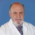 Imagen del Dr. Eduardo Hevia, especialista en Cirugía Ortopédica y Traumatología de la Clínica Universidad de Navarra. El Dr. Hevia se dedica preferencialmente a la cirugía de la columna vertebral.