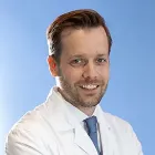 Imagen del Dr. Justin Gabriel Schlager. CUN Madrid, especialista en Dermatología de la Clínica Universidad de Navarra en Madrid.
