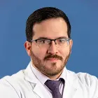 Imagen del Dr. Luis Esteban Tamariz, especialista en Hematología de la Clínica Universidad de Navarra. El Dr. Tamariz se dedica preferencialmente al mieloma múltiple, terapias avanzadas (CAR-T cells y anticuerpos monoclonales biespecíficos) y ensayos clínicos.