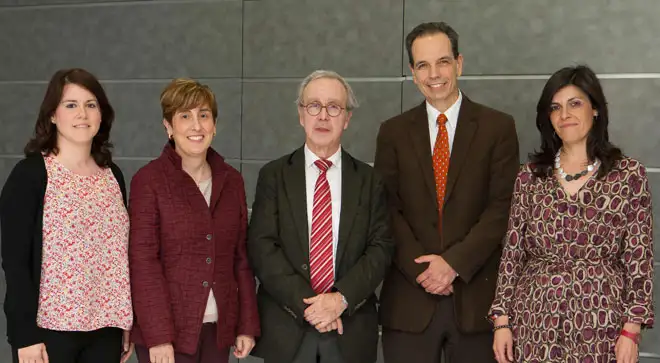 jornada-sahs-ponentes (de izquierda a derecha): Ponentes de la jornada: los doctores Noelia Álvarez (Atención Primaria-SNS), Elena Urrestarazu (Neurofisiología CUN), Valentin Alzina (Dir. Pediatría CUN), Dr. Peter Michel Baptista (Otorrinolaringología CUN) y Dra. Maria Luz Alonso (Unidad Sueño-Complejo Asistencial de Burgos).