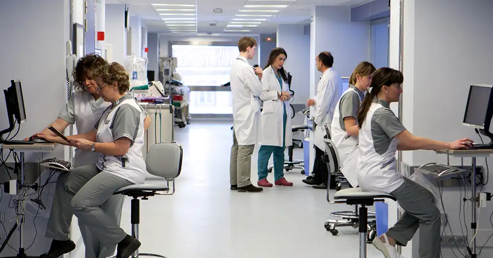 uci-clinica-universidad-navarra Imagen UCI, trabajo profesionales. Clínica Universidad de Navarra