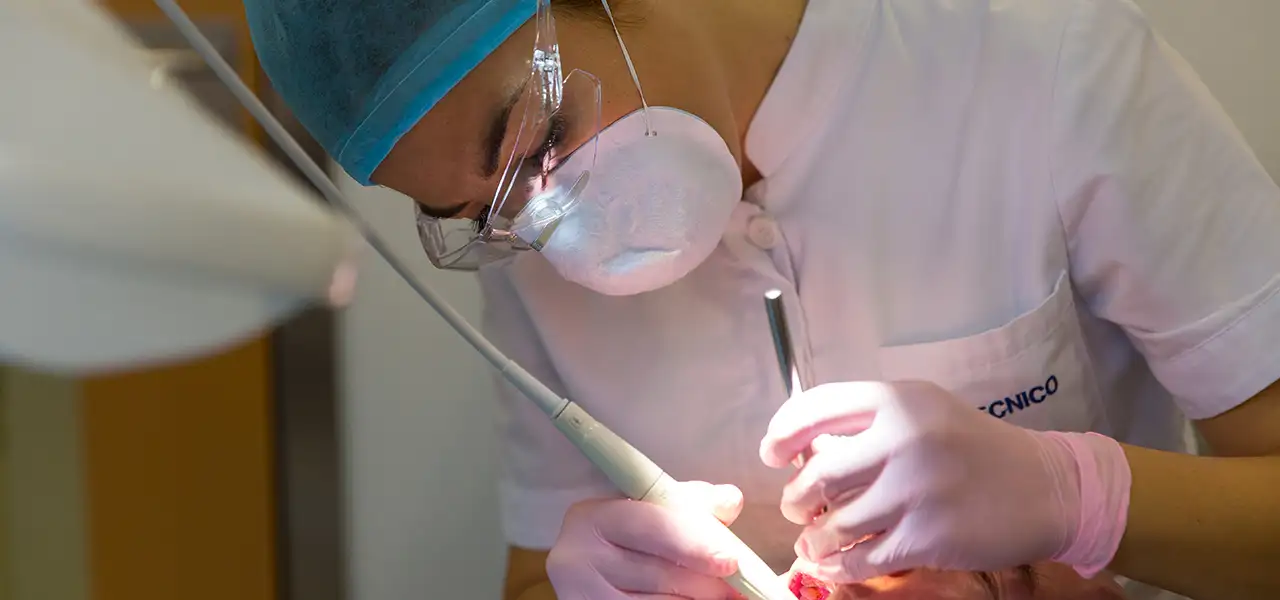 img-tecnico-unidad-dental