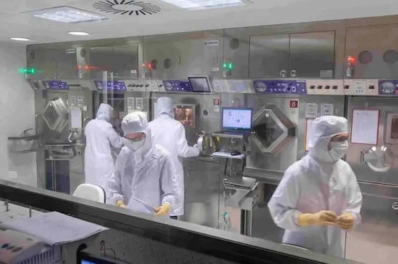 La Clínica es el único hospital español con capacidad de sintetizar y aplicar 18 radiofármacos diferentes lo que permite hacer un diagnóstico más preciso de enfermedades complejas.