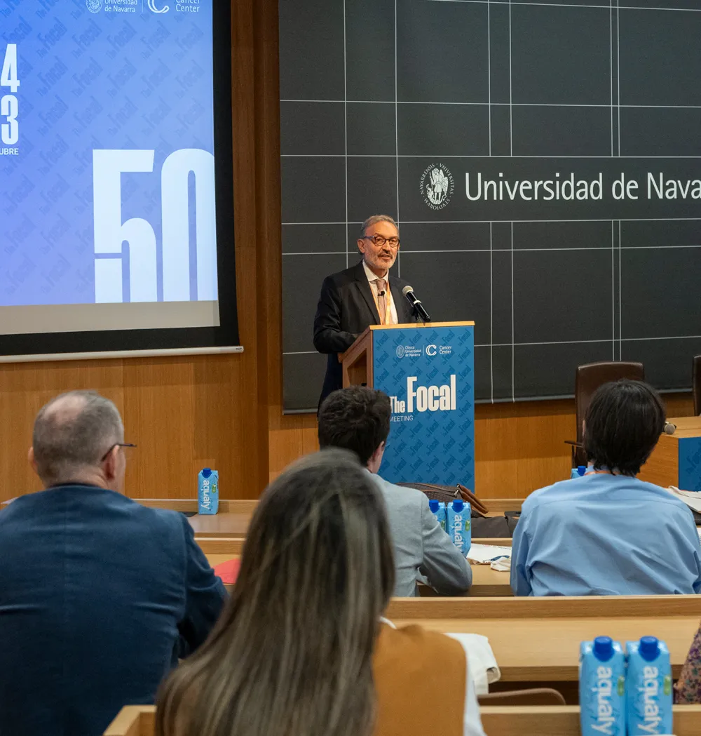Imagen del Dr. Miñana en una clase en el congreso de Urología. Clínica Universidad de Navarra