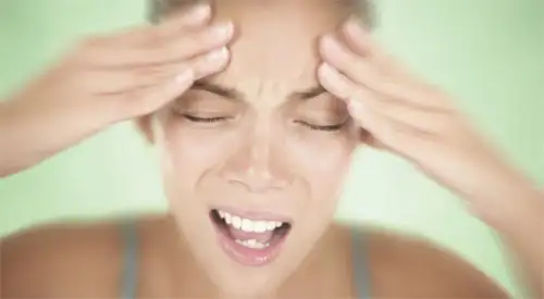 mujer-dolor-cabeza <p>Imagen de mujer con dolor de cabeza</p>