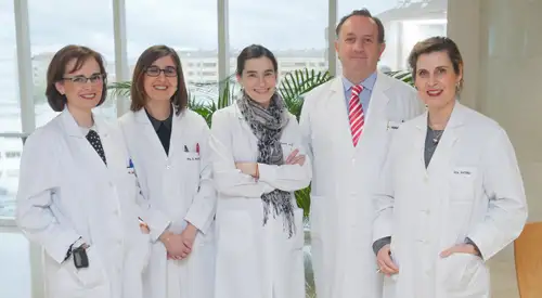 Equipo ensayo clinico vacunas contra el sarcoma Imagen del equipo clínico investigador del ensayo clínico con vacunas contra el sarcoma óseo de la Clínica Universidad de Navarra