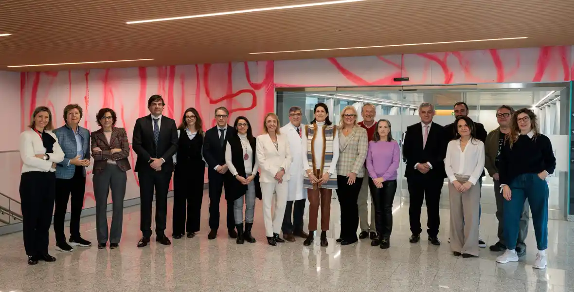 Imagen de los participantes en la reunión de trabajo tras el acuerdo de colaboración firmado entre la fundación Somos Fanes y la Clínica Universidad de Navarra.