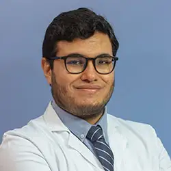 Imagen del Dr. Allan Argueta, anatomopatólogo de la Clínica Universidad de Navarra