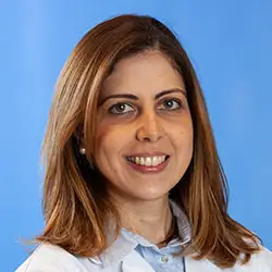 Dra. Carolina Arean La imagen muestra a la Dra. Carolina Areán, una destacada especialista en Anatomía Patológica en la Clínica Universidad de Navarra. La Dra. Areán cuenta con una amplia experiencia en el diagnóstico de enfermedades a través del examen de muestras de tejido.En la Clínica Universidad de Navarra, contamos con un equipo de patólogos altamente capacitados y tecnología avanzada para brindar diagnósticos precisos y oportunos a nuestros pacientes. Nos enfocamos en proporcionar un servicio personalizado y de alta calidad a aquellos que confían en nosotros para el manejo de su salud.Si necesita más información sobre nuestros servicios de Anatomía Patológica, no dude en ponerse en contacto con nosotros.