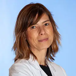 Dra. Teresa Iscar Galán La imagen muestra a la Dra. Teresa Íscar Galán, una destacada especialista en Anatomía Patológica en la Clínica Universidad de Navarra. La Dra. Íscar cuenta con una amplia experiencia en el diagnóstico de enfermedades a través del examen de muestras de tejido.En la Clínica Universidad de Navarra, contamos con un equipo de patólogos altamente capacitados y tecnología avanzada para brindar diagnósticos precisos y oportunos a nuestros pacientes. Nos enfocamos en proporcionar un servicio personalizado y de alta calidad a aquellos que confían en nosotros para el manejo de su salud.Si necesita más información sobre nuestros servicios de Anatomía Patológica, no dude en ponerse en contacto con nosotros.