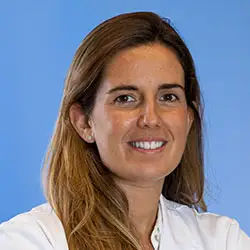 Dra. Isabel Guereñu Panero La imagen muestra a la Dra. Isabel Guereñu Panero, una destacada especialista en Anatomía Patológica en la Clínica Universidad de Navarra. La Dra. Guerenu cuenta con una amplia experiencia en el diagnóstico de enfermedades a través del examen de muestras de tejido.En la Clínica Universidad de Navarra, contamos con un equipo de patólogos altamente capacitados y tecnología avanzada para brindar diagnósticos precisos y oportunos a nuestros pacientes. Nos enfocamos en proporcionar un servicio personalizado y de alta calidad a aquellos que confían en nosotros para el manejo de su salud.Si necesita más información sobre nuestros servicios de Anatomía Patológica, no dude en ponerse en contacto con nosotros.