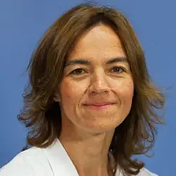 Dra. María José Yepes Temiño La imagen muestra a la Dra. María José Yepes Temiño, una destacada especialista en Anestesiología en la Clínica Universidad de Navarra. La Dra. Yepes cuenta con una amplia experiencia en la administración de anestesia y en el control del dolor perioperatorio en pacientes de todas las edades y patologías.En la Clínica Universidad de Navarra, contamos con un equipo de anestesiólogos altamente capacitados y tecnología avanzada para garantizar la seguridad y el bienestar de nuestros pacientes durante todo el proceso quirúrgico. Nos enfocamos en proporcionar un servicio personalizado y de alta calidad a aquellos que confían en nosotros para el manejo de su salud.Si necesita más información sobre nuestros servicios de Anestesiología, no dude en ponerse en contacto con nosotros.