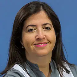 María Carrión Torre María Carrión es una enfermera del Área del Dolor en la Clínica Universidad de Navarra. Con amplia experiencia en el manejo del dolor perioperatorio y el seguimiento de pacientes con dolor crónico de todas las edades y patologías, María Carrión trabaja junto a un equipo altamente capacitado y con tecnología avanzada para garantizar la seguridad y el bienestar de nuestros pacientes durante todo el proceso quirúrgico.En la Clínica Universidad de Navarra, nos enfocamos en proporcionar un servicio personalizado y de alta calidad a aquellos que confían en nosotros para el manejo de su salud. Nuestros especialistas en Anestesiología tienen como objetivo principal controlar el dolor y la ansiedad de los pacientes durante los procedimientos quirúrgicos, así como garantizar que el paciente reciba una atención adecuada antes, durante y después de la cirugía.Si necesita más información sobre nuestros servicios de Anestesiología, no dude en ponerse en contacto con nosotros.