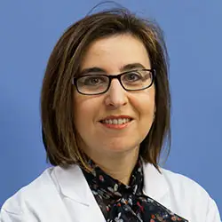 Dra. Susana Inogés Sancho La imagen muestra a la Dra. Susana Inogés Sancho, especialista en terapia celular de la Clínica Universidad de Navarra, con amplia experiencia en el campo.La Dra. Inogés es una de las expertas del área de terapia celular en esta institución, reconocida por su trayectoria en investigación y aplicación de terapias innovadoras.Con una formación sólida en medicina regenerativa, la Dra. Inogés ha liderado investigaciones y aplicaciones clínicas de terapia celular para tratar diversas afecciones, especialmente en el campo de la inmunoterapia celular. Su experiencia ha sido reconocida a nivel internacional.Si busca una especialista de confianza en terapia celular, la Dra. Susana Inogés Sancho es la elección ideal.
