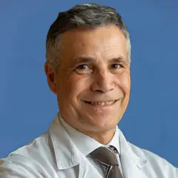 Dr. Álvaro González Hernández La imagen muestra al Dr. Álvaro González Hernández, especialista en Bioquímica Clínica de la Clínica Universidad de Navarra, con amplia experiencia en el campo. El Dr. González es un profesional altamente capacitado y experimentado en la interpretación y diagnóstico de pruebas bioquímicas, siendo un referente en el área de la medicina de laboratorio. Su trayectoria profesional ha sido reconocida a nivel nacional e internacional, y su trabajo se caracteriza por la precisión y calidad en el análisis de las muestras.En la Clínica Universidad de Navarra, contamos con un equipo de especialistas en Bioquímica Clínica y tecnología de última generación en el área de la medicina de laboratorio, para ofrecer atención médica excepcional a nuestros pacientes. Estamos comprometidos en proporcionar el más alto nivel de cuidado y servicio a aquellos que confían en nosotros para el manejo de su salud.Para obtener más información sobre nuestros servicios en Bioquímica Clínica, no dude en ponerse en contacto con nosotros.