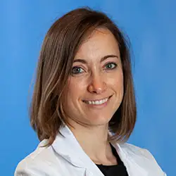 Dra. Débora Martinez Espartosa La imagen muestra a la Dra. Débora Martínez Espartosa, especialista en Bioquímica Clínica de la Clínica Universidad de Navarra, con amplia experiencia en el campo. La Dra. Martínez es una profesional altamente capacitada y experimentada en la interpretación y diagnóstico de pruebas bioquímicas, siendo un referente en el área de la medicina de laboratorio. Su trayectoria profesional ha sido reconocida a nivel nacional e internacional, y su trabajo se caracteriza por la precisión y calidad en el análisis de las muestras.En la Clínica Universidad de Navarra, contamos con un equipo de especialistas en Bioquímica Clínica y tecnología de última generación en el área de la medicina de laboratorio, para ofrecer atención médica excepcional a nuestros pacientes. Estamos comprometidos en proporcionar el más alto nivel de cuidado y servicio a aquellos que confían en nosotros para el manejo de su salud.Para obtener más información sobre nuestros servicios en Bioquímica Clínica, no dude en ponerse en contacto con nosotros.