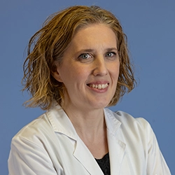 Dra. Estíbaliz Alegre Martínez La imagen muestra a la Dra. Estíbaliz Alegre Martínez, especialista en Bioquímica Clínica de la Clínica Universidad de Navarra, con amplia experiencia en el campo. La Dra. Alegre es una profesional altamente capacitada y experimentada en la interpretación y diagnóstico de pruebas bioquímicas, siendo un referente en el área de la medicina de laboratorio. Su trayectoria profesional ha sido reconocida a nivel nacional e internacional, y su trabajo se caracteriza por la precisión y calidad en el análisis de las muestras.En la Clínica Universidad de Navarra, contamos con un equipo de especialistas en Bioquímica Clínica y tecnología de última generación en el área de la medicina de laboratorio, para ofrecer atención médica excepcional a nuestros pacientes. Estamos comprometidos en proporcionar el más alto nivel de cuidado y servicio a aquellos que confían en nosotros para el manejo de su salud.Para obtener más información sobre nuestros servicios en Bioquímica Clínica, no dude en ponerse en contacto con nosotros.