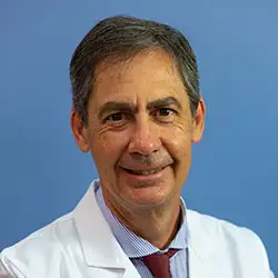 Dr. Rafael Ruiz Salmeron La imagen muestra al Dr. Rafael Ruiz Salmerón, especialista en Cardiología de la Clínica Universidad de Navarra, con amplia experiencia en el campo. El Dr. Ruiz es un profesional altamente capacitado y experimentado en el diagnóstico y tratamiento de enfermedades cardiovasculares, siendo una referente en el área de la salud cardiovascular.Su enfoque en la atención personalizada y en la innovación en el manejo de las patologías cardíacas lo hacen destacar en el campo de la Cardiología. Además, su trayectoria profesional ha sido reconocida a nivel nacional e internacional, demostrando su compromiso con la excelencia y la calidad en la atención médica.En la Clínica Universidad de Navarra, contamos con un equipo de especialistas en Cardiología y tecnología de última generación en el área de la salud cardiovascular, para ofrecer atención médica excepcional a nuestros pacientes. Estamos comprometidos en proporcionar el más alto nivel de cuidado y servicio a aquellos que confían en nosotros para el manejo de su salud.Para obtener más información sobre nuestros servicios en Cardiología, no dude en ponerse en contacto con nosotros.