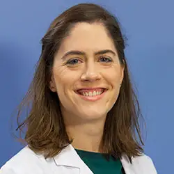 Dra. Nahikari Salteain La imagen muestra a la Dra. Nahikari Salterain, especialista en Cardiología de la Clínica Universidad de Navarra, con amplia experiencia en el campo. La Dra. Salterain es una profesional altamente capacitada y experimentada en el diagnóstico y tratamiento de enfermedades cardiovasculares, siendo una referente en el área de la salud cardiovascular.Su enfoque en la atención personalizada y en la innovación en el manejo de las patologías cardíacas la hacen destacar en el campo de la Cardiología. Además, su trayectoria profesional ha sido reconocida a nivel nacional e internacional, demostrando su compromiso con la excelencia y la calidad en la atención médica.En la Clínica Universidad de Navarra, contamos con un equipo de especialistas en Cardiología y tecnología de última generación en el área de la salud cardiovascular, para ofrecer atención médica excepcional a nuestros pacientes. Estamos comprometidos en proporcionar el más alto nivel de cuidado y servicio a aquellos que confían en nosotros para el manejo de su salud.Para obtener más información sobre nuestros servicios en Cardiología, no dude en ponerse en contacto con nosotros.