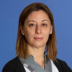 Ana Regojo La imagen muestra a Ana Regojo, enfermera del Área de Patología Mamaria de la Clínica Universidad de Navarra.Ana Regojo tiene amplia experiencia en el cuidado y seguimiento de los pacientes con tumores mamarios que han sido intervenidos quirúrgicamente o están con tratamiento para su cáncer de mama.En la Clínica Universidad de Navarra, contamos con un equipo de especialistas en patología mamaria y tecnología de última generación para ofrecer una amplia variedad de opciones de tratamiento a nuestros pacientes. Nos comprometemos a proporcionar el más alto nivel de cuidado y servicio a aquellos que confían en nosotros para el manejo de su salud quirúrgica.Para obtener más información sobre nuestros servicios en patología mamaria, no dude en ponerse en contacto con nosotros.