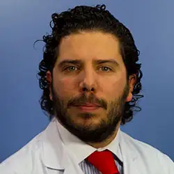 Dr. Pablo Martí Cruchaga La imagen muestra al Dr. Pablo Martí Cruchaga, especialista en Cirugía General de la Clínica Universidad de Navarra. El Dr. Martí es un cirujano altamente capacitado y experimentado en el diagnóstico y tratamiento quirúrgico de enfermedades, así como en la realización de cirugías de alta complejidad.Su enfoque en la atención personalizada y en el uso de técnicas quirúrgicas avanzadas lo hacen destacar en el campo de la cirugía general. Además, cuenta con una amplia trayectoria académica y ha publicado numerosos artículos científicos en revistas especializadas, lo que refleja su compromiso con la investigación y la innovación en el campo de la cirugía.En la Clínica Universidad de Navarra, contamos con un equipo de especialistas en cirugía general y tecnología de última generación para ofrecer una amplia variedad de opciones de tratamiento a nuestros pacientes. Nos comprometemos a proporcionar el más alto nivel de cuidado y servicio a aquellos que confían en nosotros para el manejo de su salud quirúrgica.Para obtener más información sobre nuestros servicios en cirugía general, no dude en ponerse en contacto con nosotros.