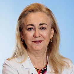 Dra. Isabel Rubio Rodríguez La imagen muestra a la Dra. Isabel Rubio Rodríguez, especialista en Cirugía de la Mama de la Clínica Universidad de Navarra. La Dra. Rubio es una cirujana altamente capacitada y experimentada en el diagnóstico y tratamiento quirúrgico de tumores de la mama, así como en la realización de cirugías de alta complejidad.Su enfoque en la atención personalizada y en el uso de técnicas quirúrgicas avanzadas la hacen destacar en el campo de la cirugía mamaria. Además, cuenta con una amplia trayectoria académica y ha publicado numerosos artículos científicos en revistas especializadas, lo que refleja su compromiso con la investigación y la innovación en el campo de la cirugía.En la Clínica Universidad de Navarra, contamos con un equipo de especialistas en cirugía general y tecnología de última generación para ofrecer una amplia variedad de opciones de tratamiento a nuestros pacientes. Nos comprometemos a proporcionar el más alto nivel de cuidado y servicio a aquellos que confían en nosotros para el manejo de su salud quirúrgica.Para obtener más información sobre nuestros servicios en cirugía general, no dude en ponerse en contacto con nosotros.