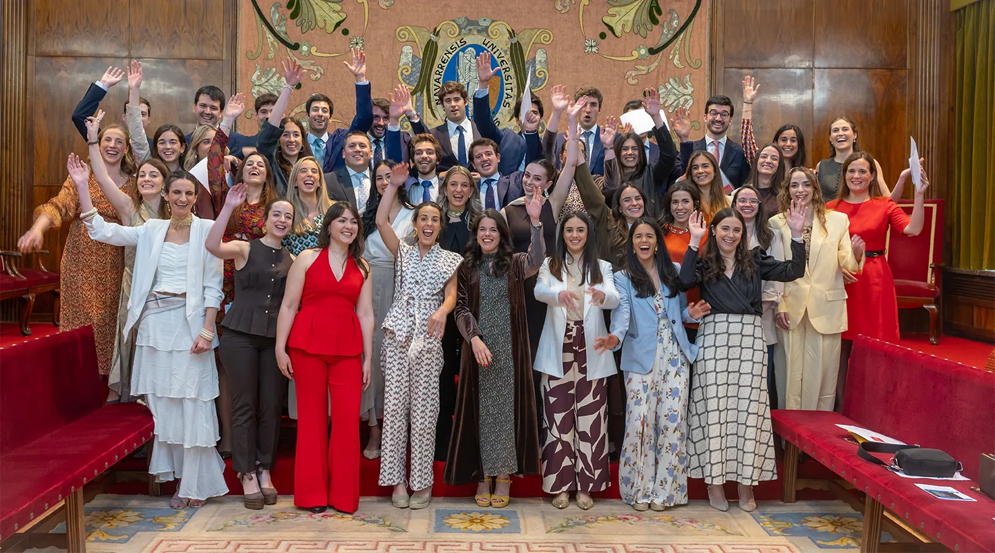La residencia es mucho más que una etapa de formación. Es el lugar donde compartes guardias, retos, aprendizajes y logros con personas que entienden exactamente lo que estás viviendo. Compañeros que impulsan tu desarrollo profesional y que, con frecuencia, terminan convirtiéndose en amigos.